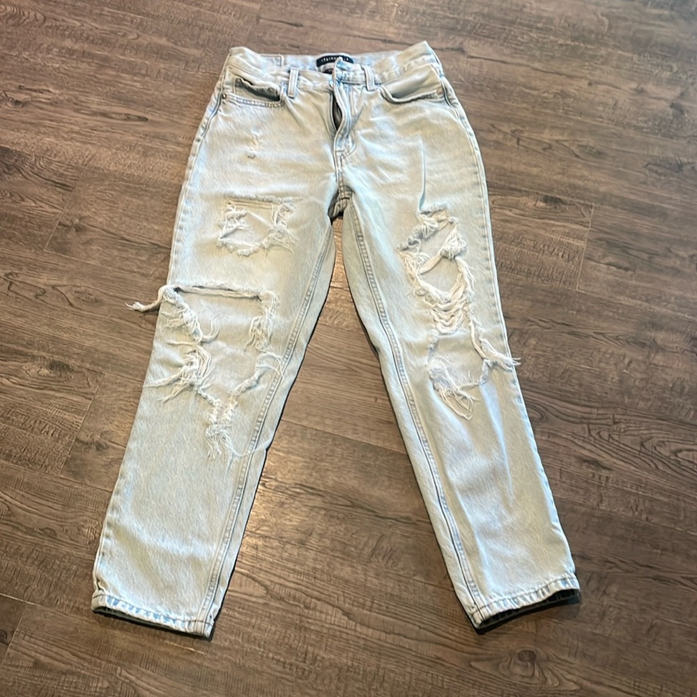 Light wash mom Jean